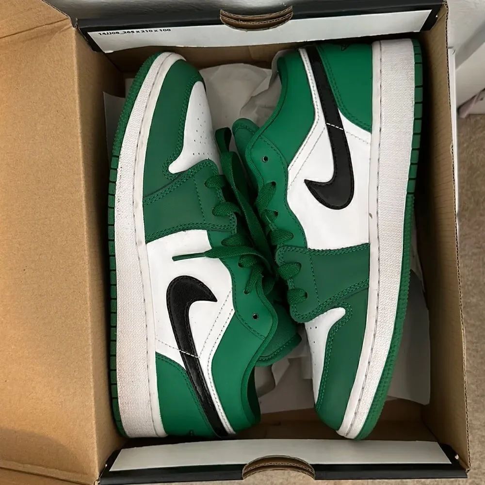 Nike green and white womens 7 youth 5.5